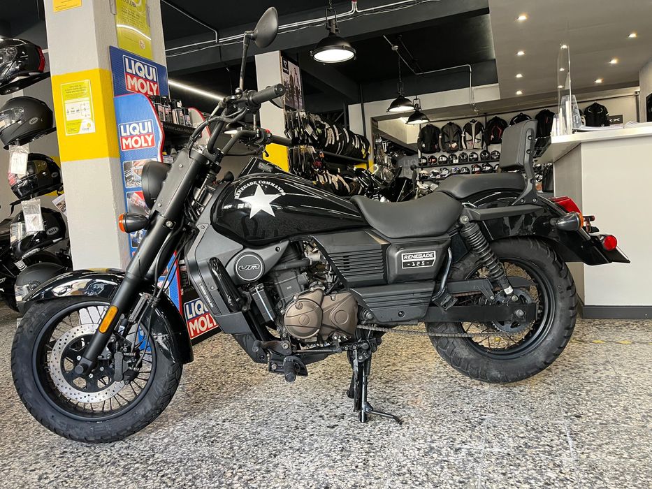 UM Renegade Commando 125 cc Uma cruiser Americana de estilo