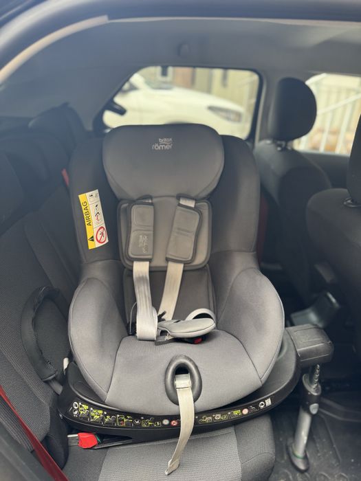 Britax Römer Dualfix 2R поворотне автокрісло