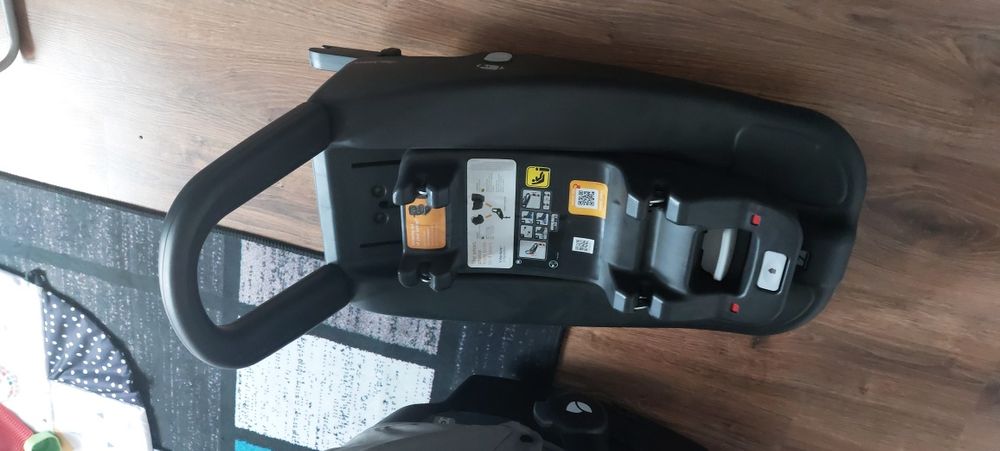 Fotelik samochodowy plus baza