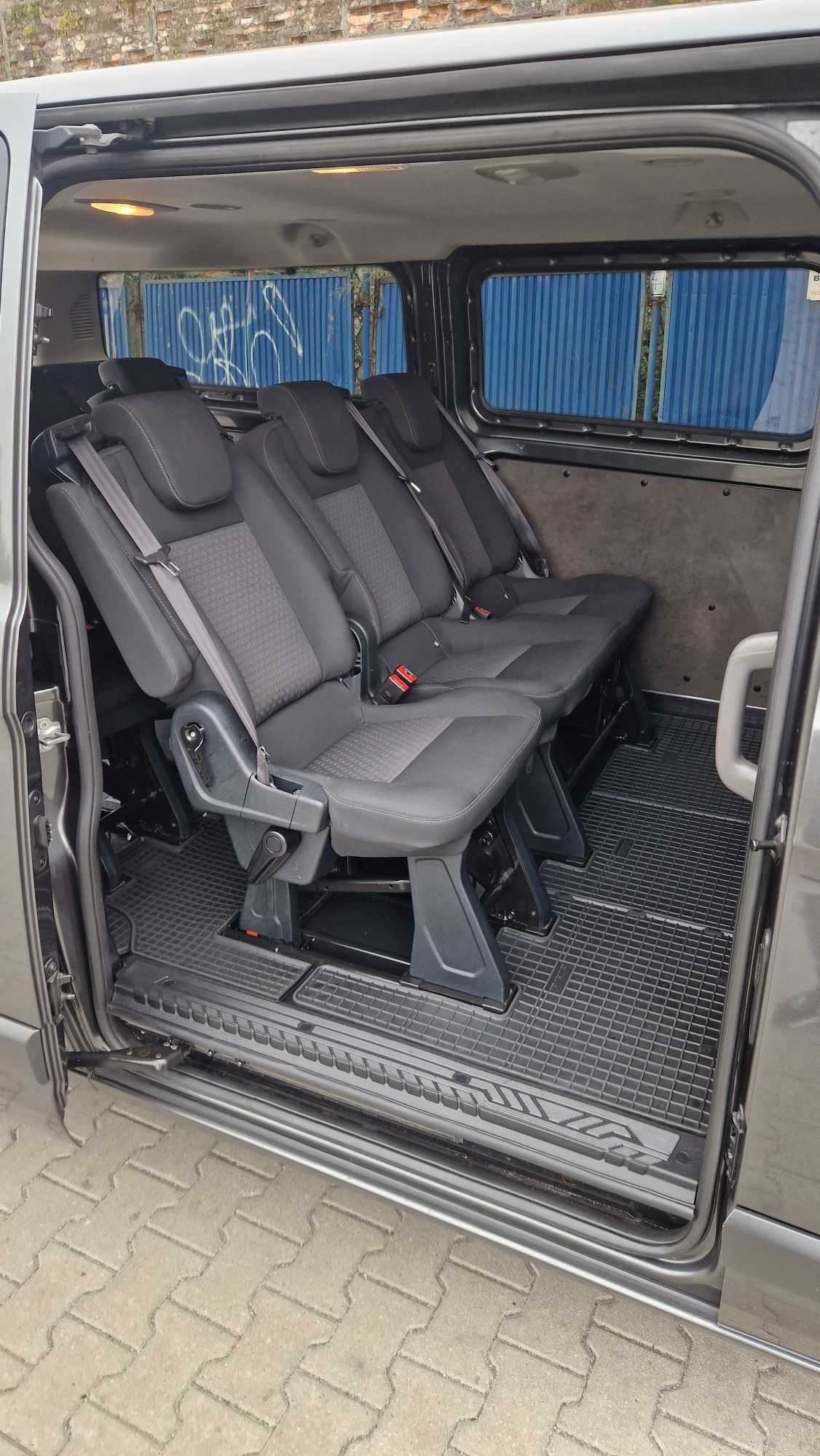 Wynajem busów 8 i 9 os. / wypożyczalnia samochodów/ przewóz osób