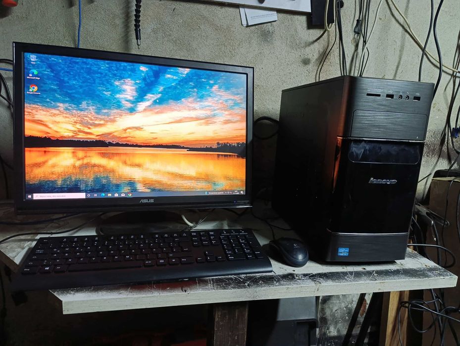 KOMPUTER + Monitor, Intel  4x3,40ghz,