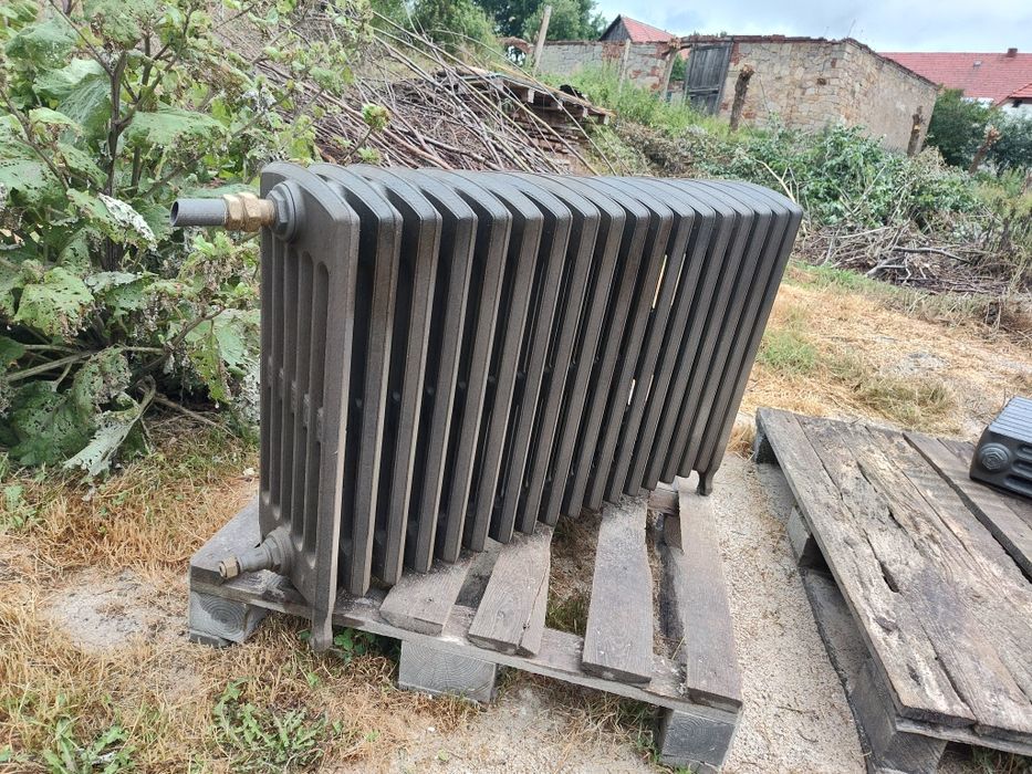Grzejnik żeliwny na nogach skandynawski loft retro  radiator