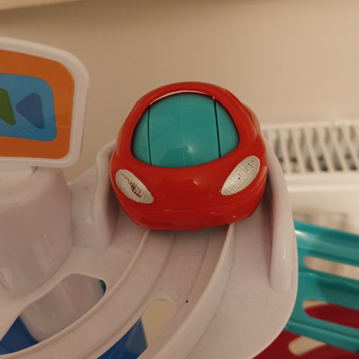 Zjeżdżalnia dla autka