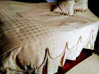 Colcha de cama e almofadas