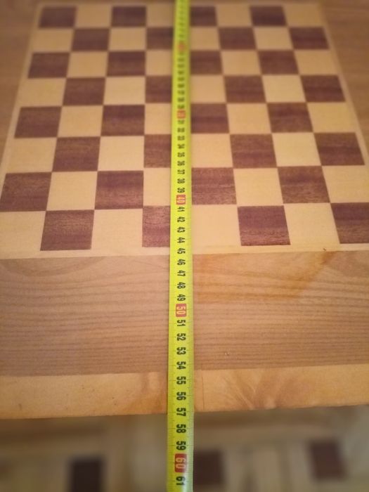 Stolik kawowy PRL „Kalwarianka”, lata 70., blat z szachownicą