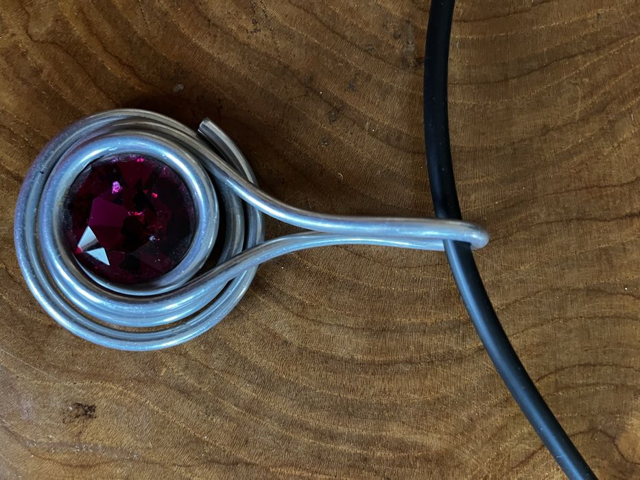 Długi naszyjnik z wisiorem