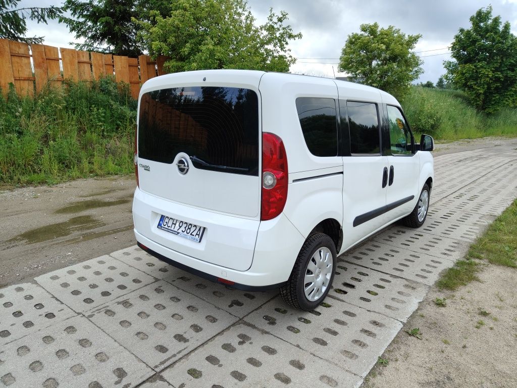 Benzyna / klimatyzacja / tempomat / grzane fotele
