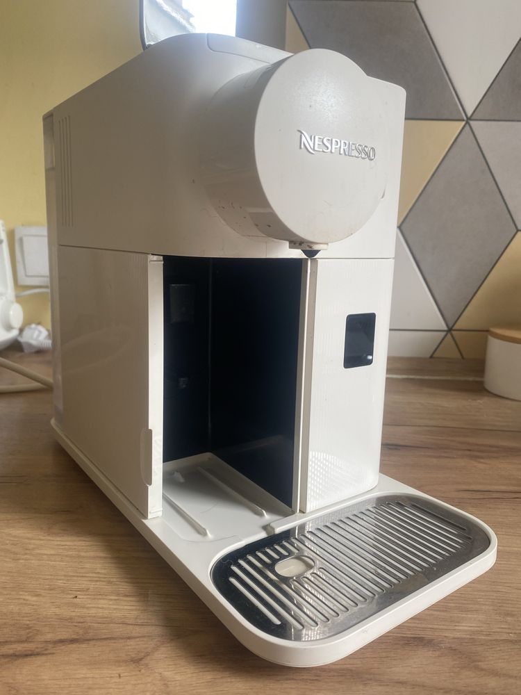 Ekspres do kawy Nespresso plus gratis