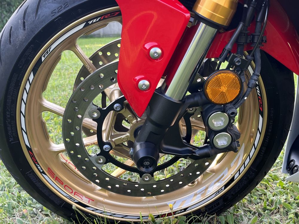 Спортбайк Yamaha YZF R7 2023 Akrapovic ямаха р7 мт-07 мт-09