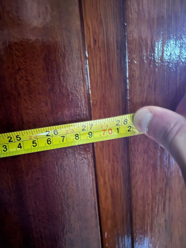 Portas em bom estado com guarnição
