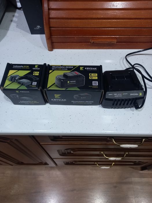 Sprzedam ładowarki i akumulator firmy Krysiak