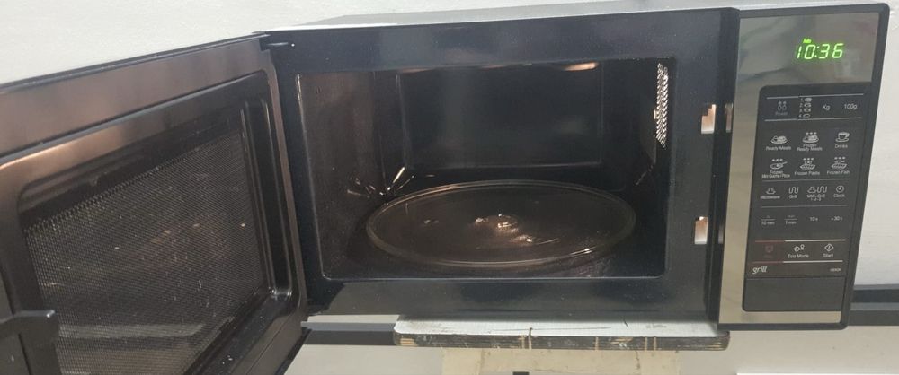 Kuchenka mikrofalowa Samsung GE83X czarna lustrzana z grillem