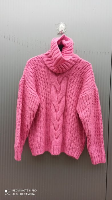 Różowy damski sweter - golf.