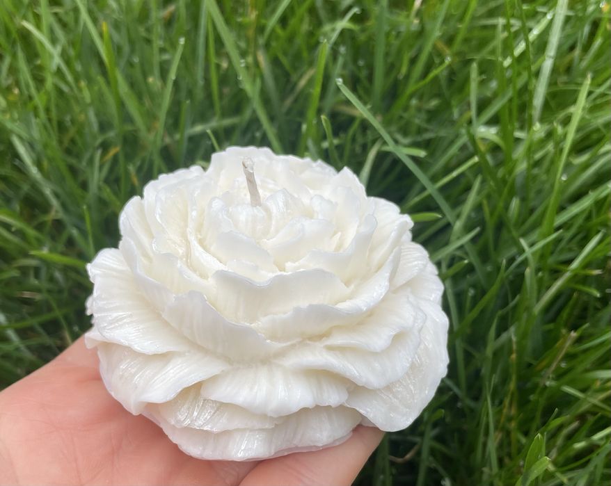 Свічка півонія з соєвого воску ручної роботи подарунок