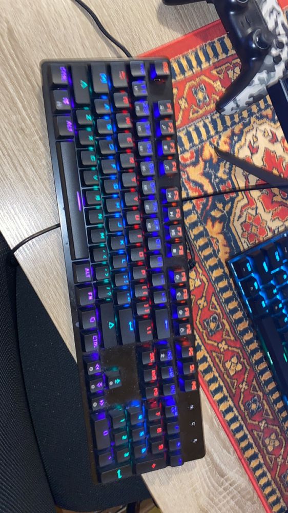 klawiatura gamingowa mechaniczna, JoyStick do PC, playstation itp.