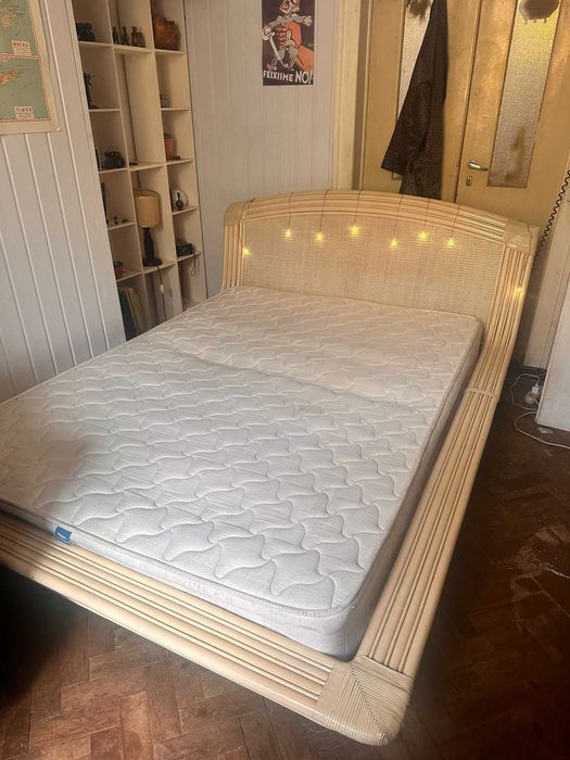 Cama de casal em bambu/palhinha com estrado incluído