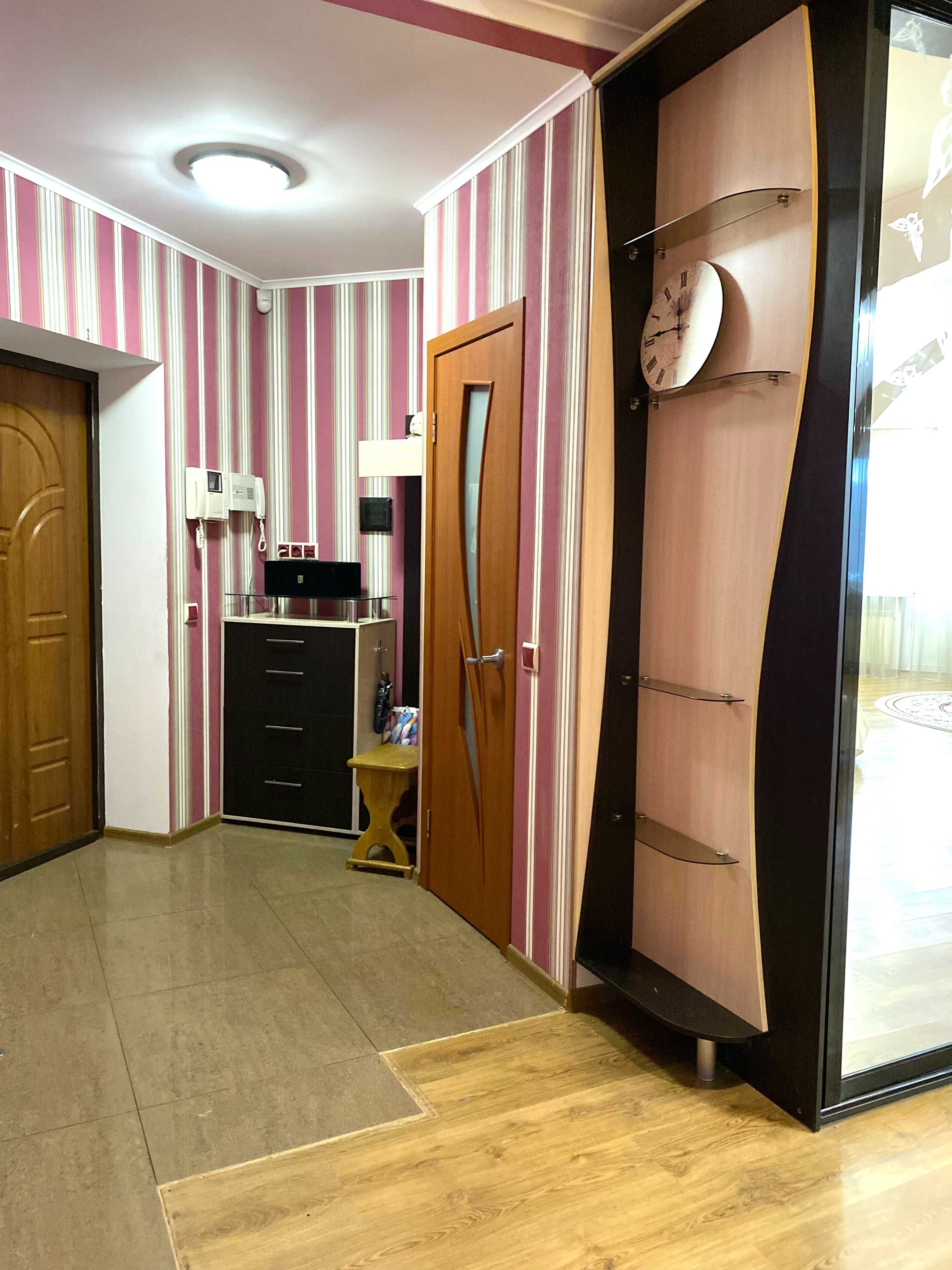 Продаж трикімнатної квартири, центр, індивідуальне опалення