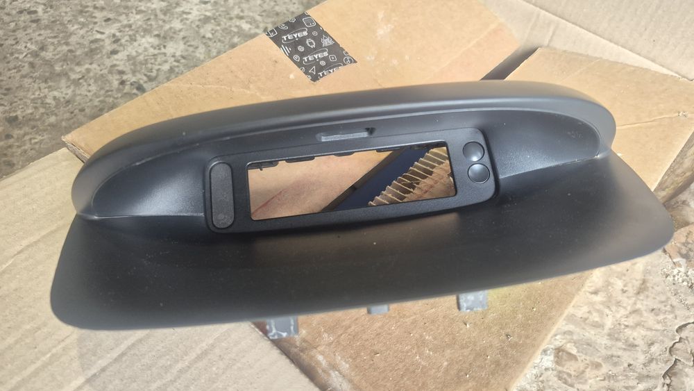 Козирок для магнітоли на Рено Меган 3