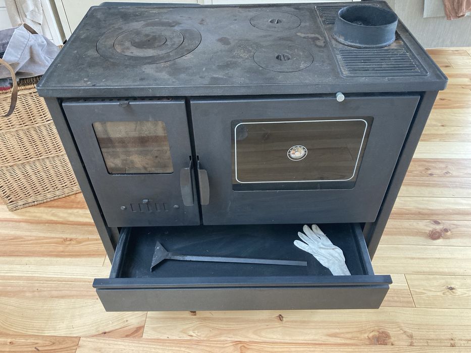 Salamandra c Fogão a lenha, forno e tampo de ferro fundido com 3 bicos