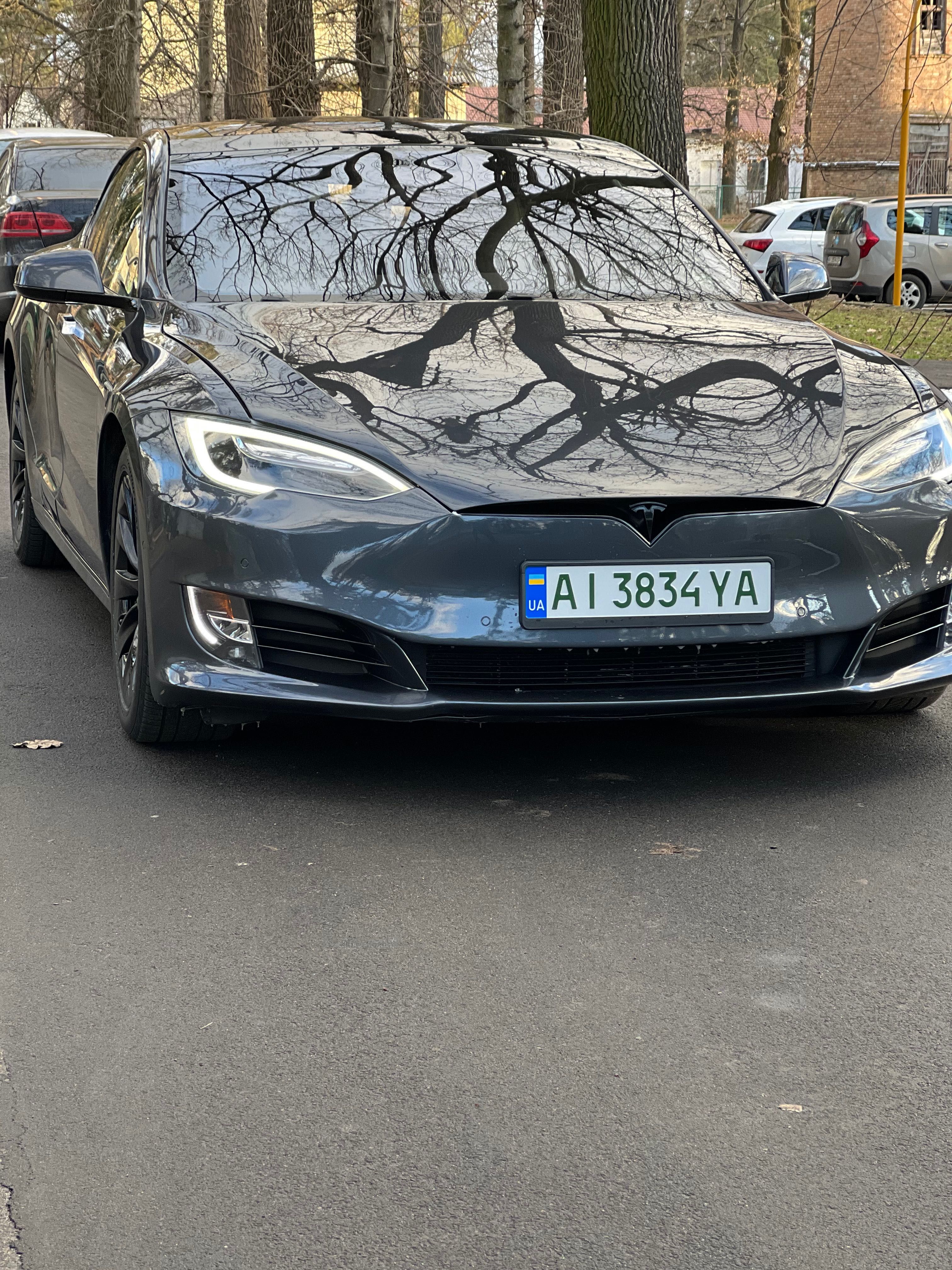 Авто Тesla Модел S