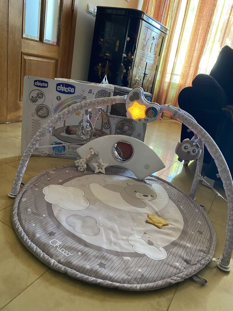 Tapete de Atividades Chicco com Brinquedos