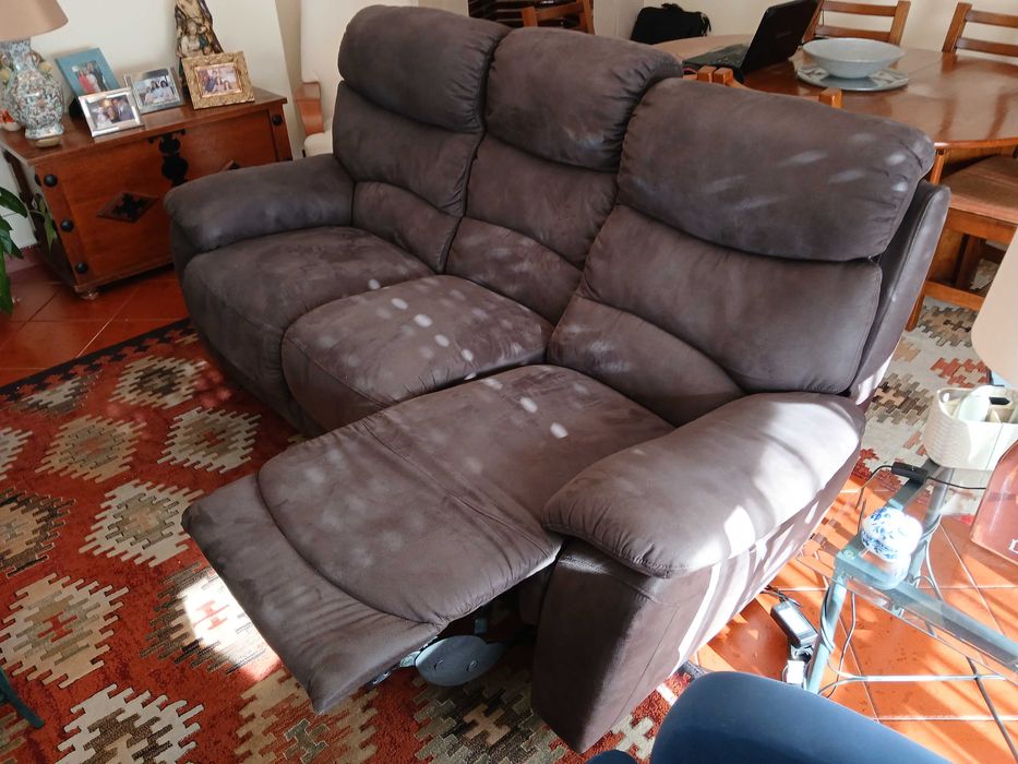 Sofá Pele 3 lugares elétrico