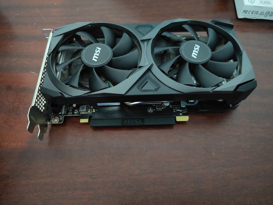 Vendo placa gráfica GeForce Rtx 3050 8g  valor negociável