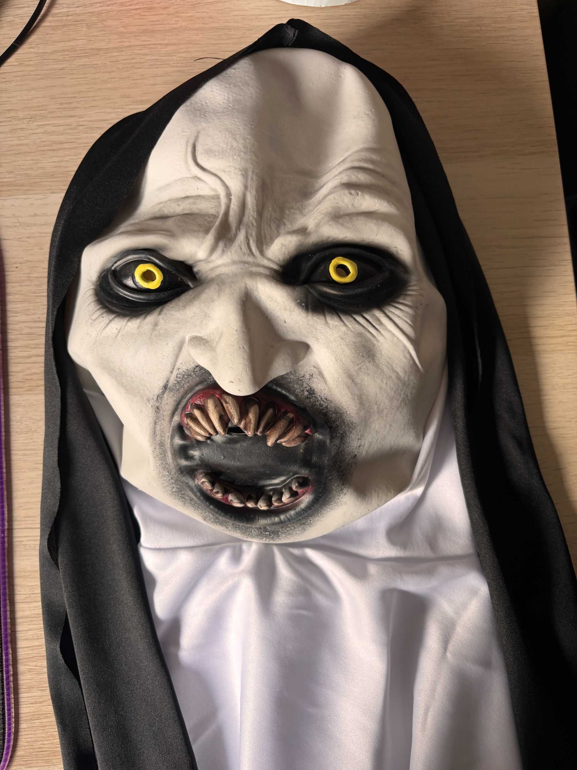 Máscara Valak halloween nova