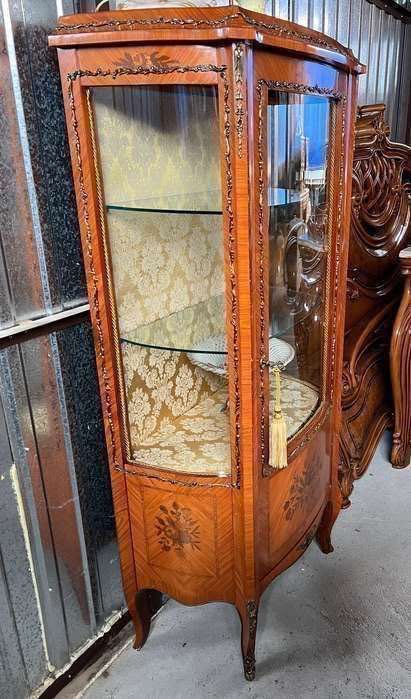 Włoska  oryginalna intarsjowana witryna