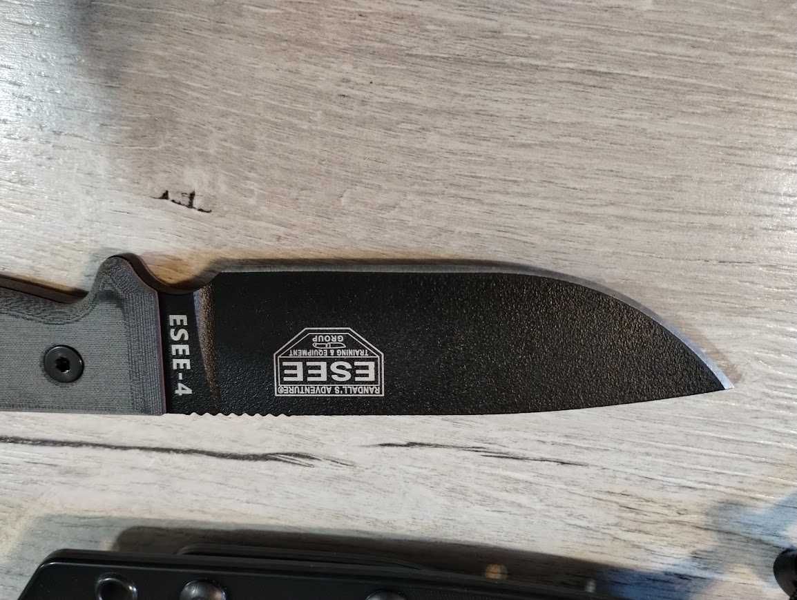 Nóż taktyczny ESEE Model 4 długość ostrza  11,40 cm stal węglowa 1095