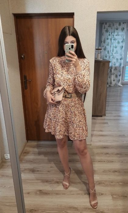 Zwiewna sukienka Mohito z falbankami, lekka wiskoza, rozmiar L