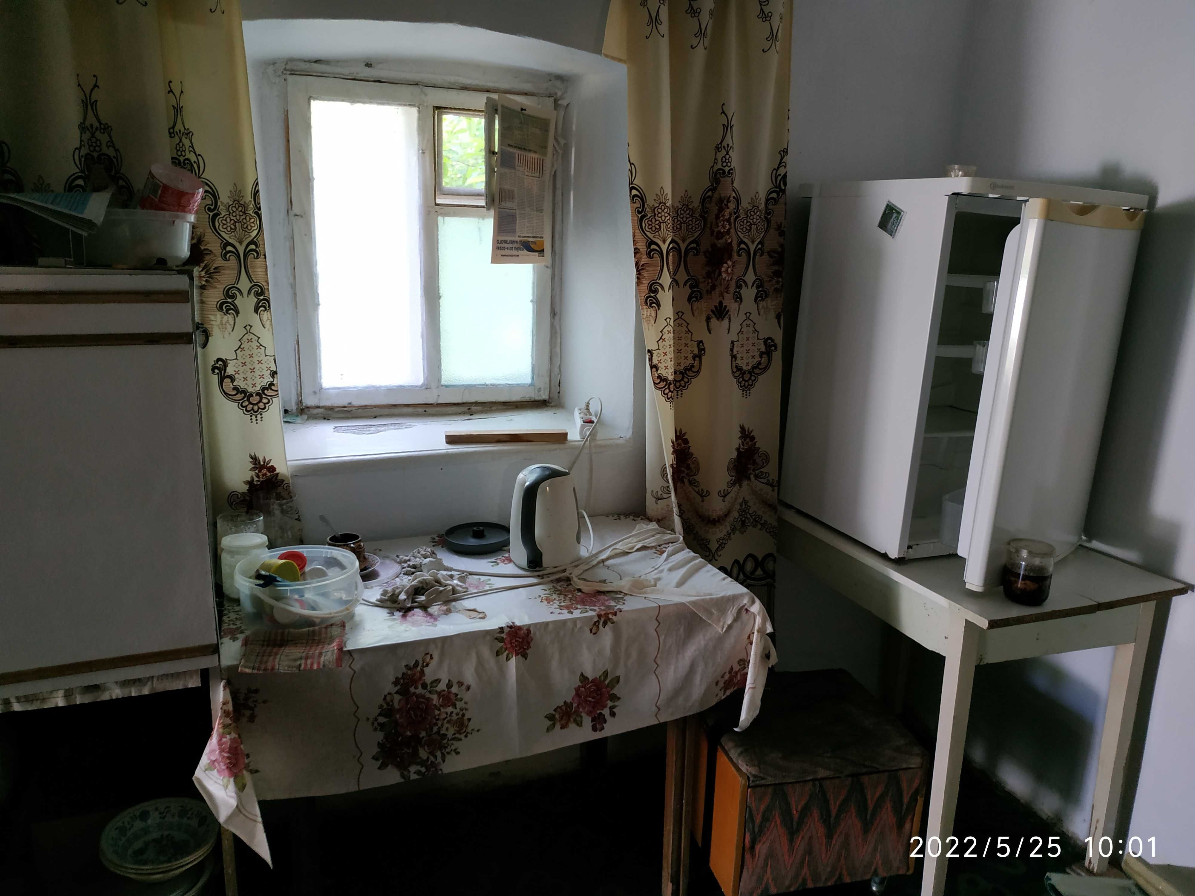 Продам частину будинку  з гаражем в Жмеринському р-ні Вінницької обл.
