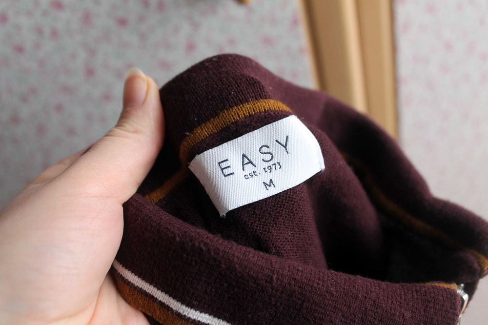 ciemnobordowy męski sweter we wzory z kołnierzykiem