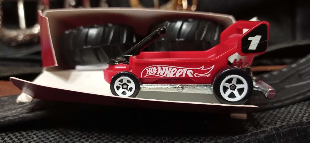 Машинка хотвілс і конструктор від Макдональдс