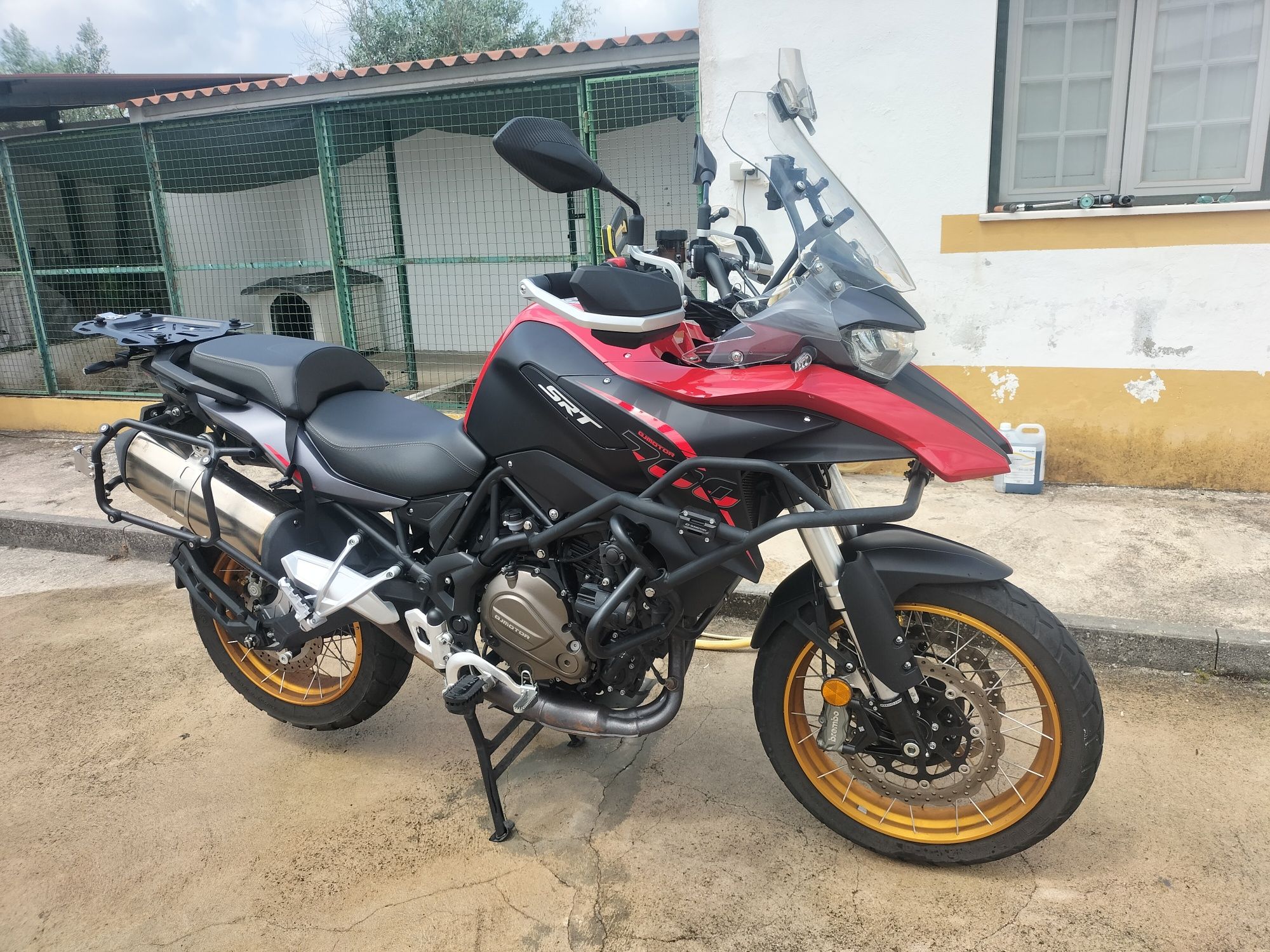 QJmotor SRT 700x