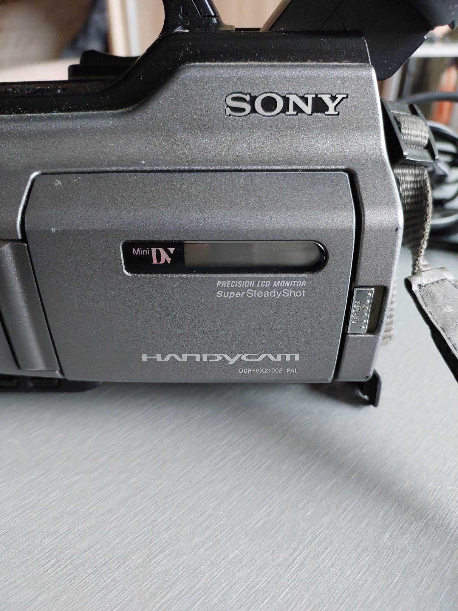 продам Профессиональную  Видеокамеру Sony  2100