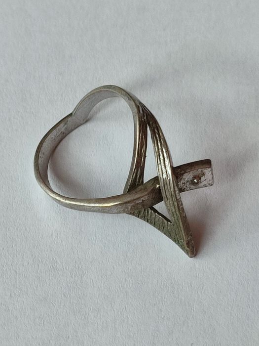 Stary srebrny autorski pierścionek