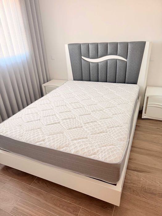 Cama de casal Como nova