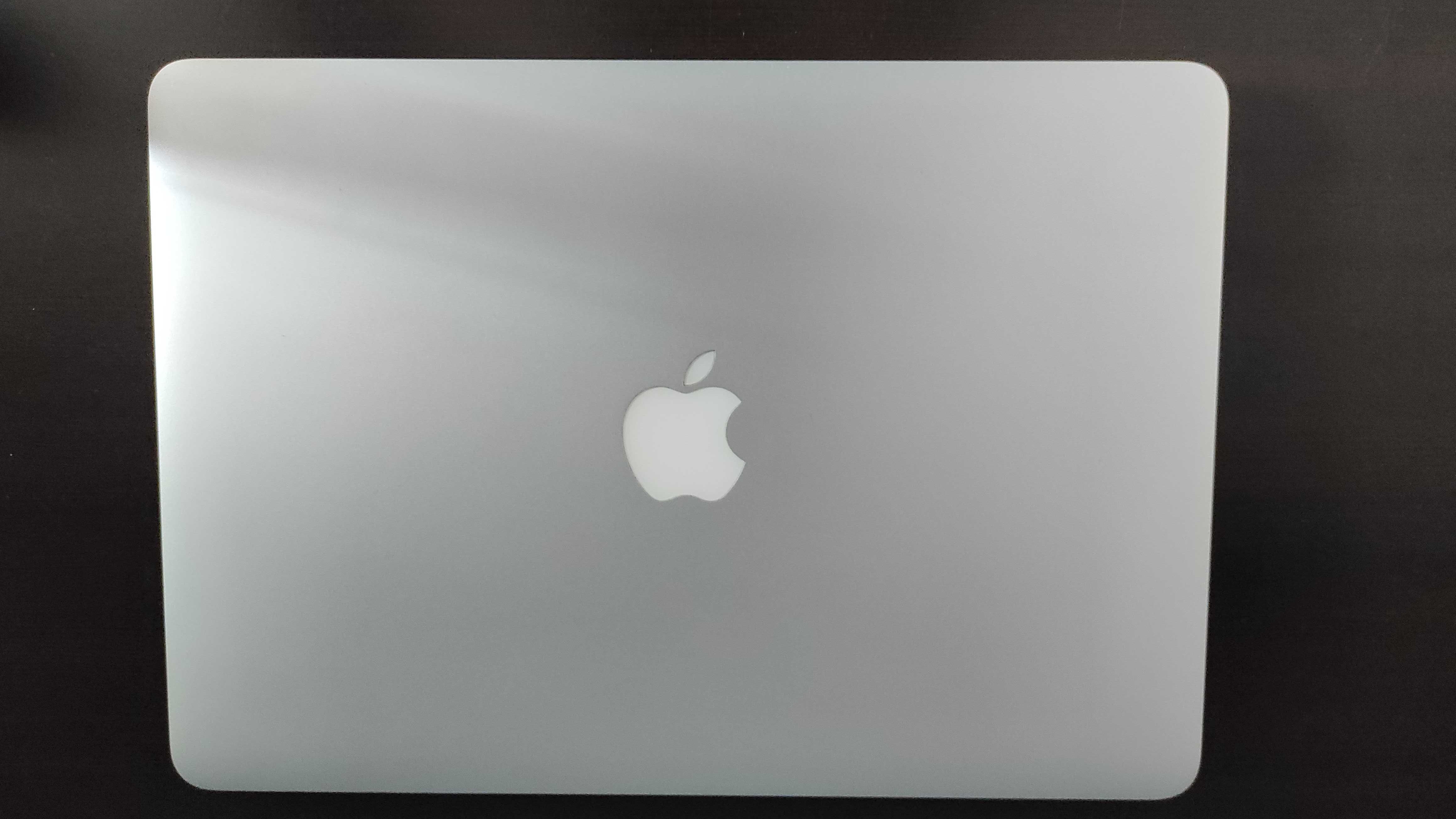 Laptop MacBook air13 A1466 i5 128gb 2015