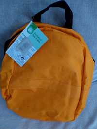 Plecak pomarańczowy dla dzieci. Z wyposażeniem. Nowy. A5.