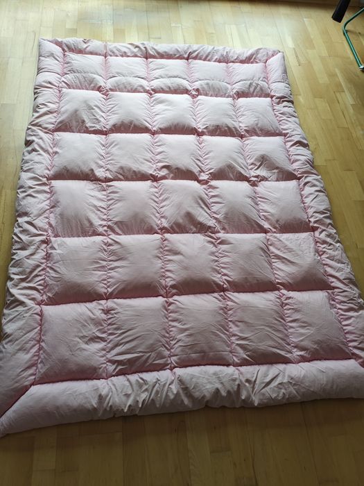 Kołdra puchowa 140×200 – naturalny puch, stan bardzo dobry