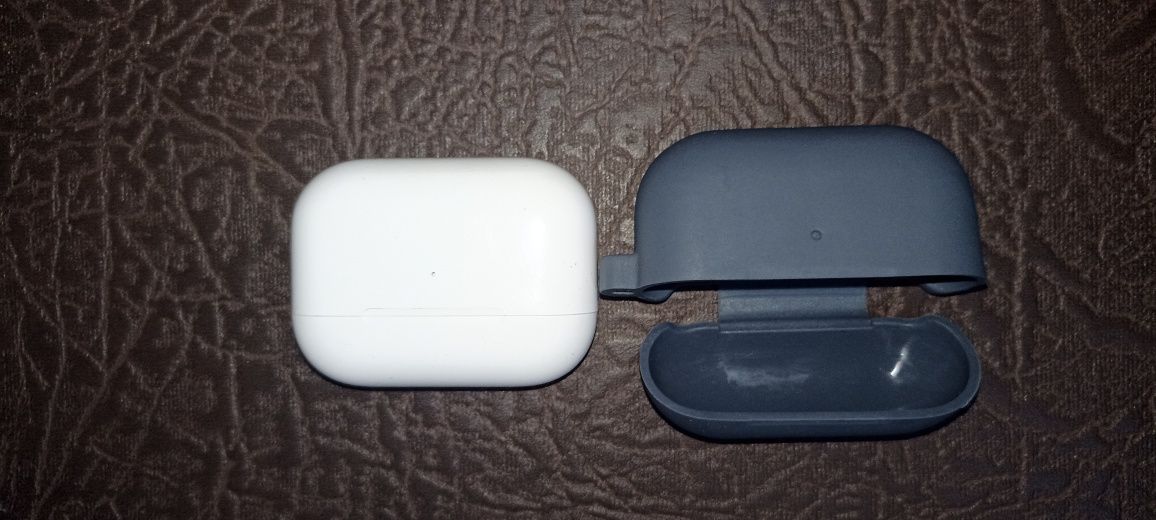 Продам наушники Apple AirPods Pro ПАЛЬ!!!