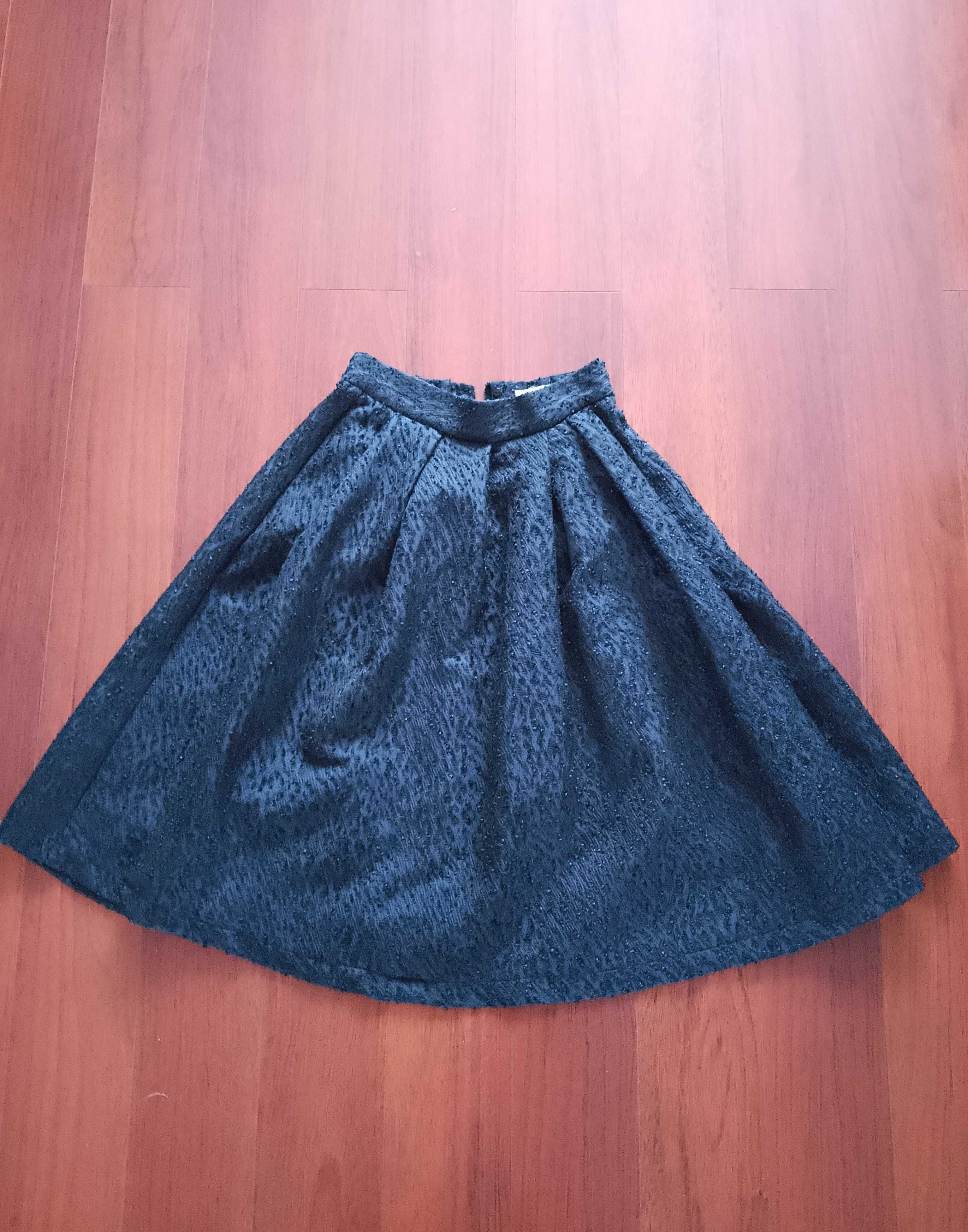 elegancka rozkloszowana spódnica H&M 36, ciekawy wzór kieszenie, fałdy