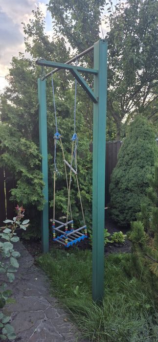 Продам шикарну дачу в якій можна жити поруч блакитні озера