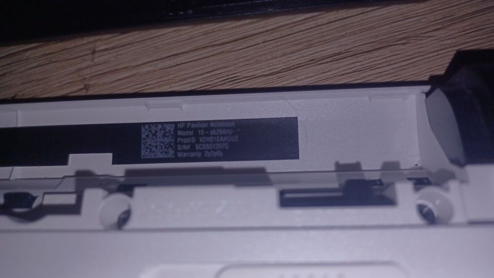 Biały HP Pavilion Notebook - 15-ab266nz (ENERGY STAR) 1 TB/8GB