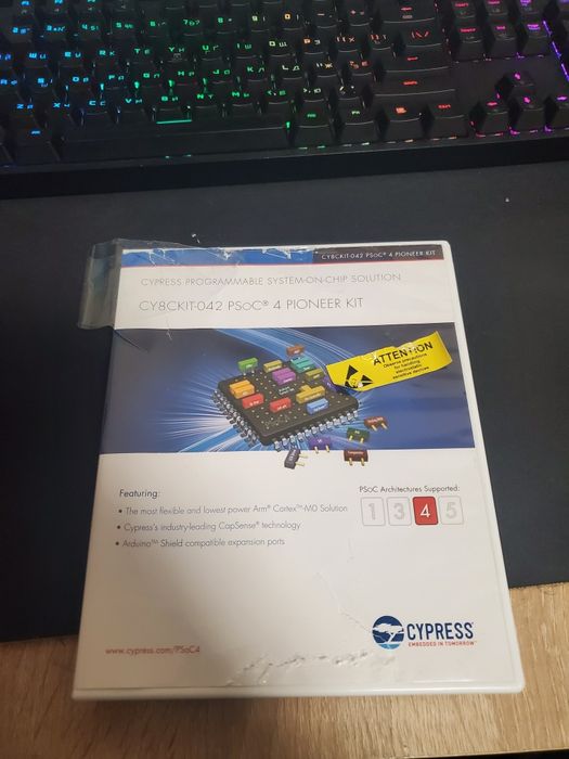 Мікроконтролер плата розробки Cypress PSoC 4 Pioneer Kit (CY8CKIT-042