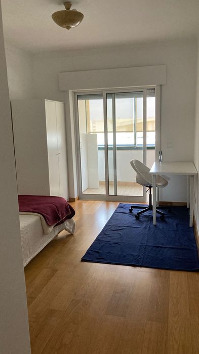 Quarto para Arrendar - Perto da Universidade e Hospital