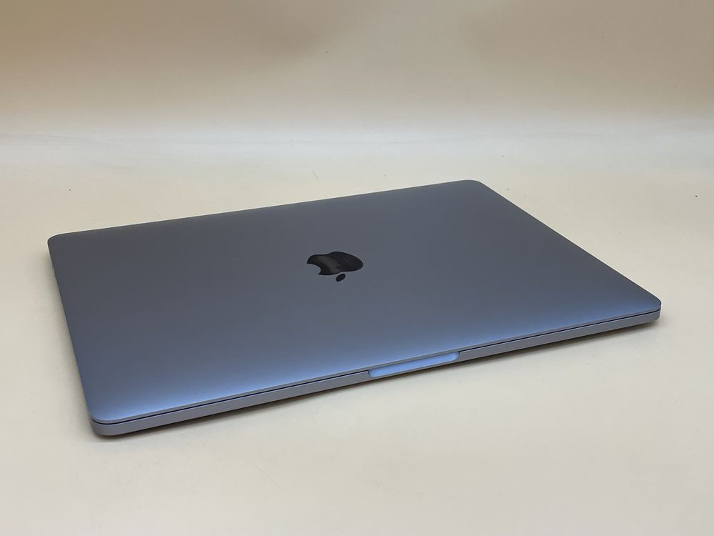 Macbook pro 13.3 2019 i5 256  ssd 8gb оперативки ідеал