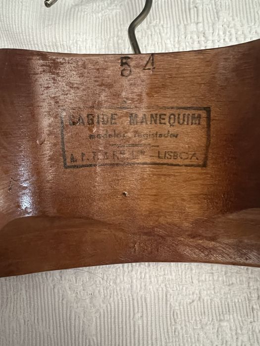 Cabide de madeira antigo