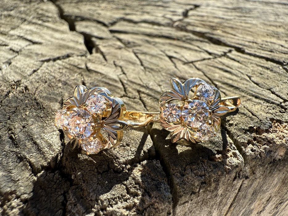 Сережки Конюшина з якутськими діамантами